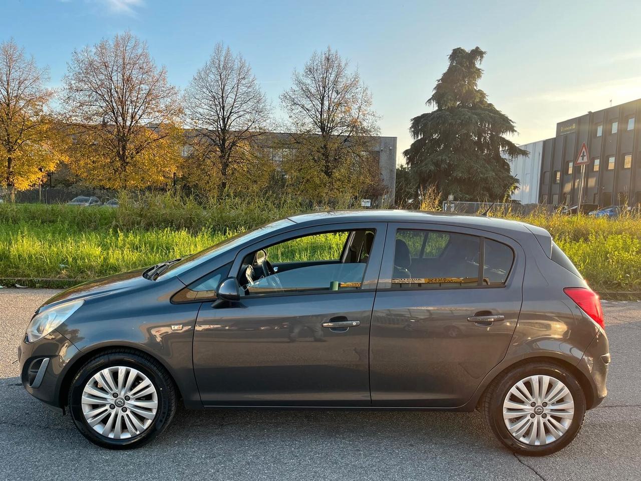 Opel Corsa 1.2 5 porte Club