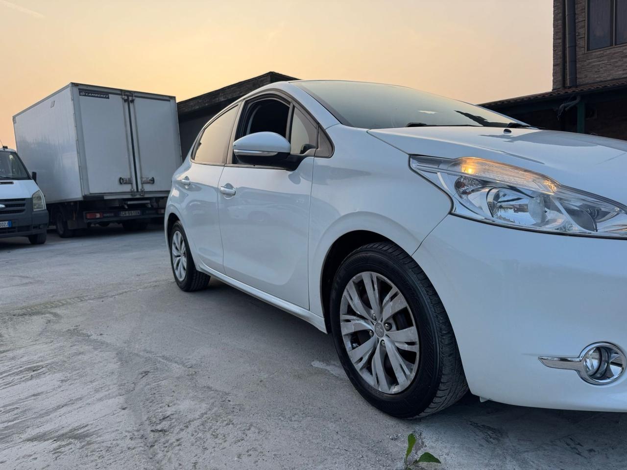 Peugeot 208 1.4 HDi 68 CV 5 porte Allure neopatentati