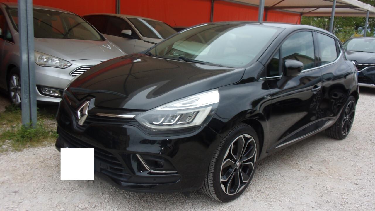 Renault Clio TCe 12V 90 CV 5 porte Moschino Intens