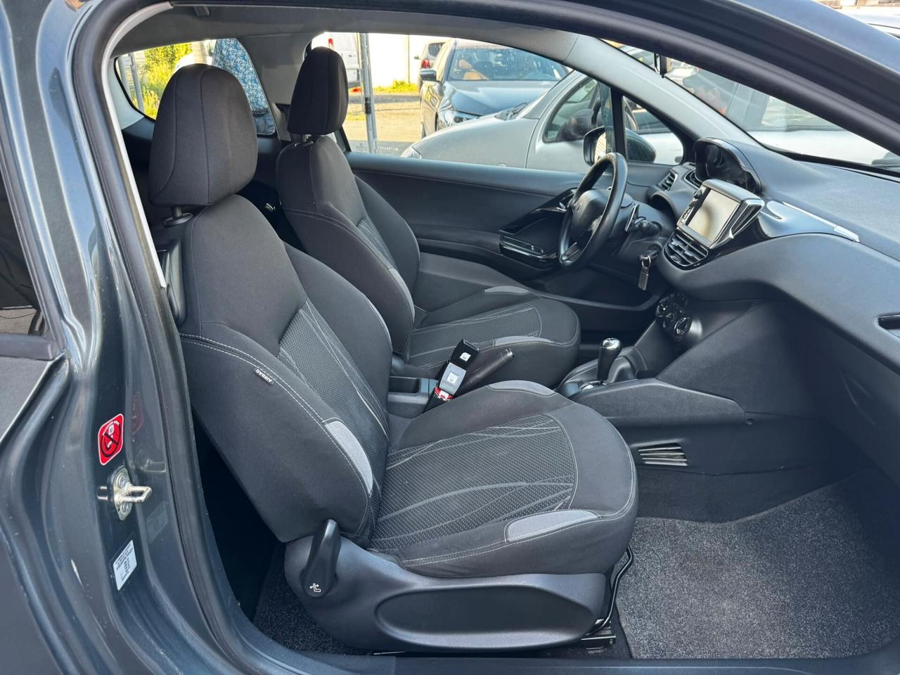 Peugeot 208 1.4 e-HDi 68 CV S&S robotizzato 3 porte Active