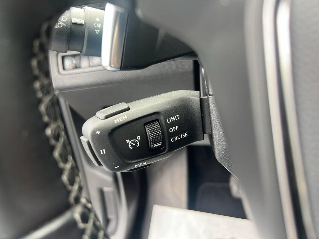 Peugeot 3008 II 1.5 bluehdi Allure Pack 130cv AUTOM CON CARPLAY