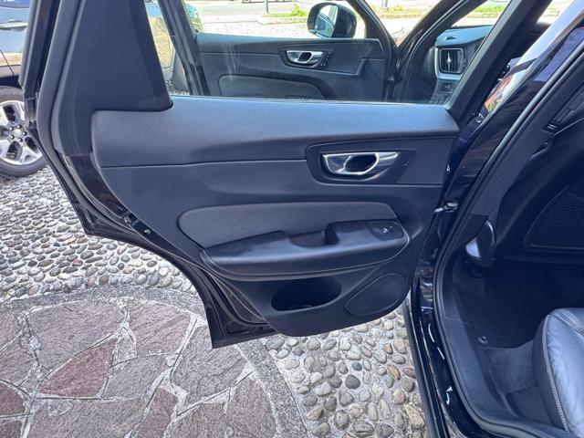 VOLVO XC60 B4 (d) AWD automatico Plus Dark