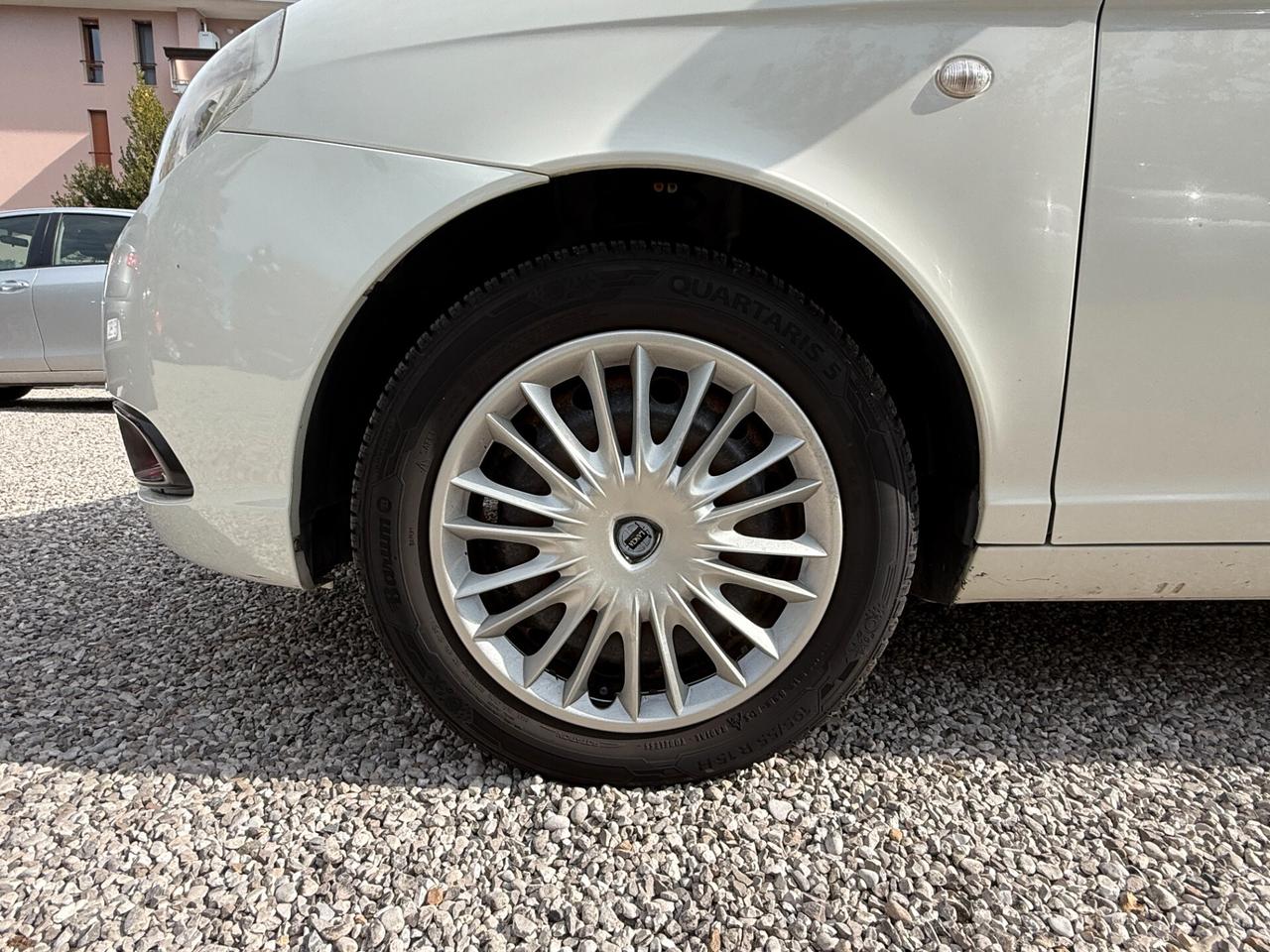 Lancia Ypsilon 1.4 Argento Ecochic GPL
