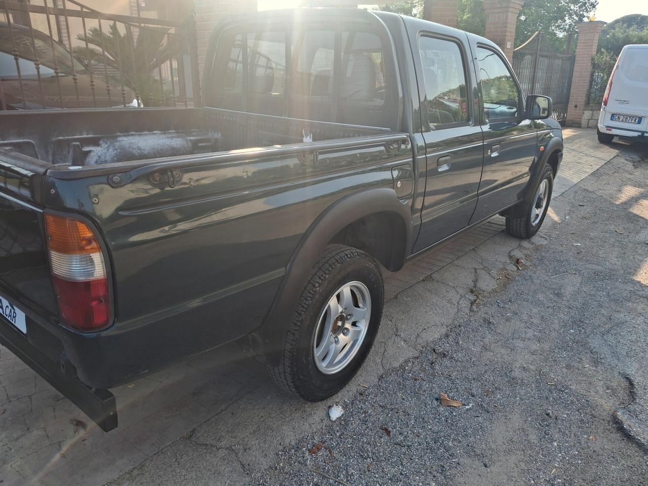 Mazda B 2500 2.5 TD/110CV Double-Cab SDX Pik up 4x4 5 posti