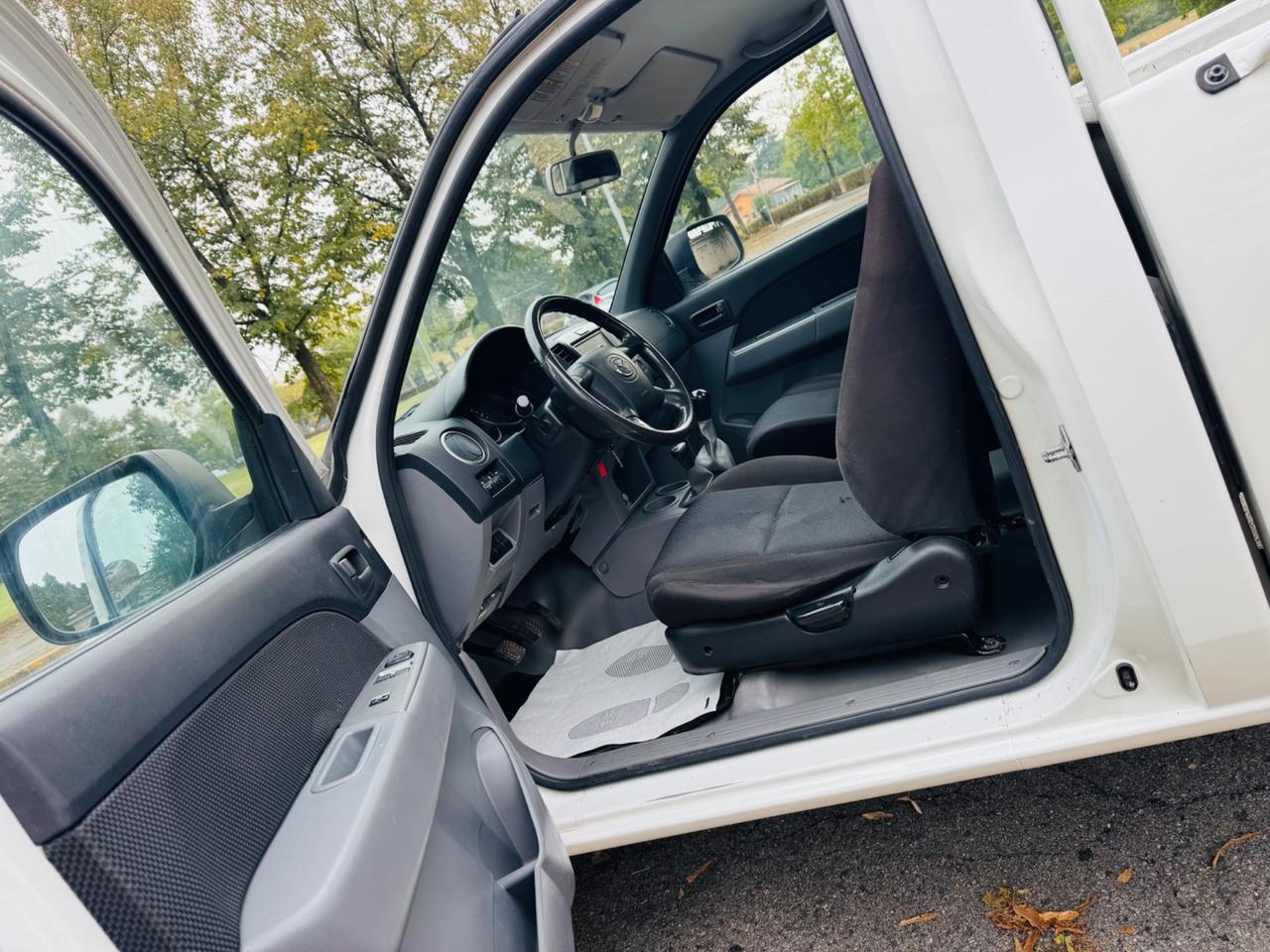Mazda BT-50 2.5 TD cat 4x2 Single Cab Hot Pick-up