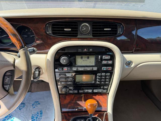 JAGUAR XJ 4.2 BENZINA V8 EXECUTIVE