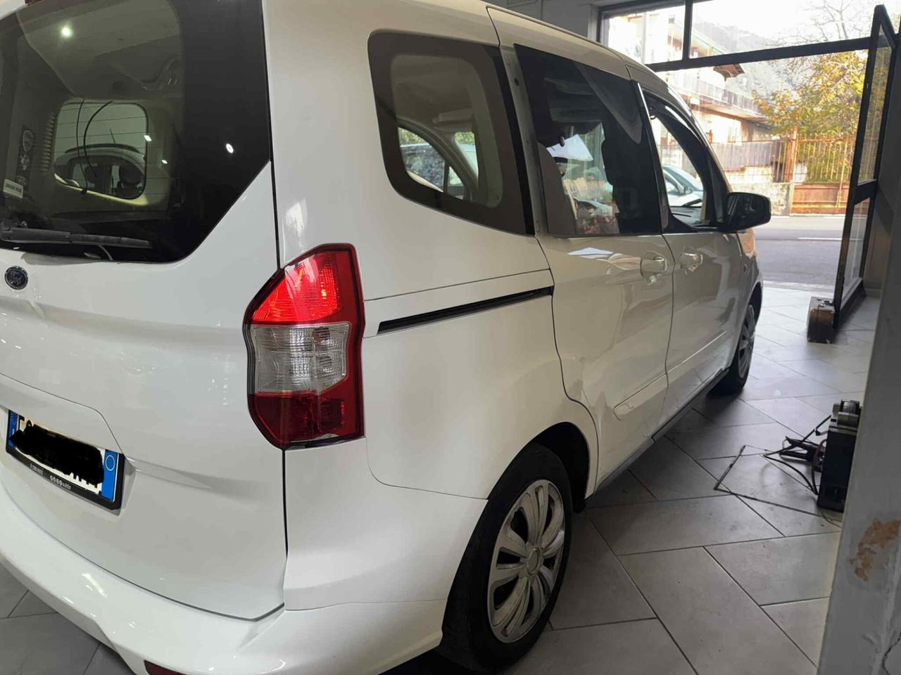 Ford Tourneo Courier 1.5 TDCI FURGONE VETRATO 5PO