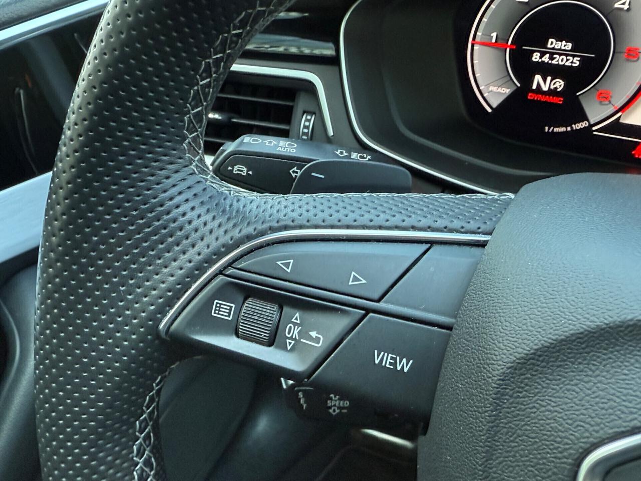Audi A4 Avant 40 TDI quattro S tronic S line|BLACK LINE