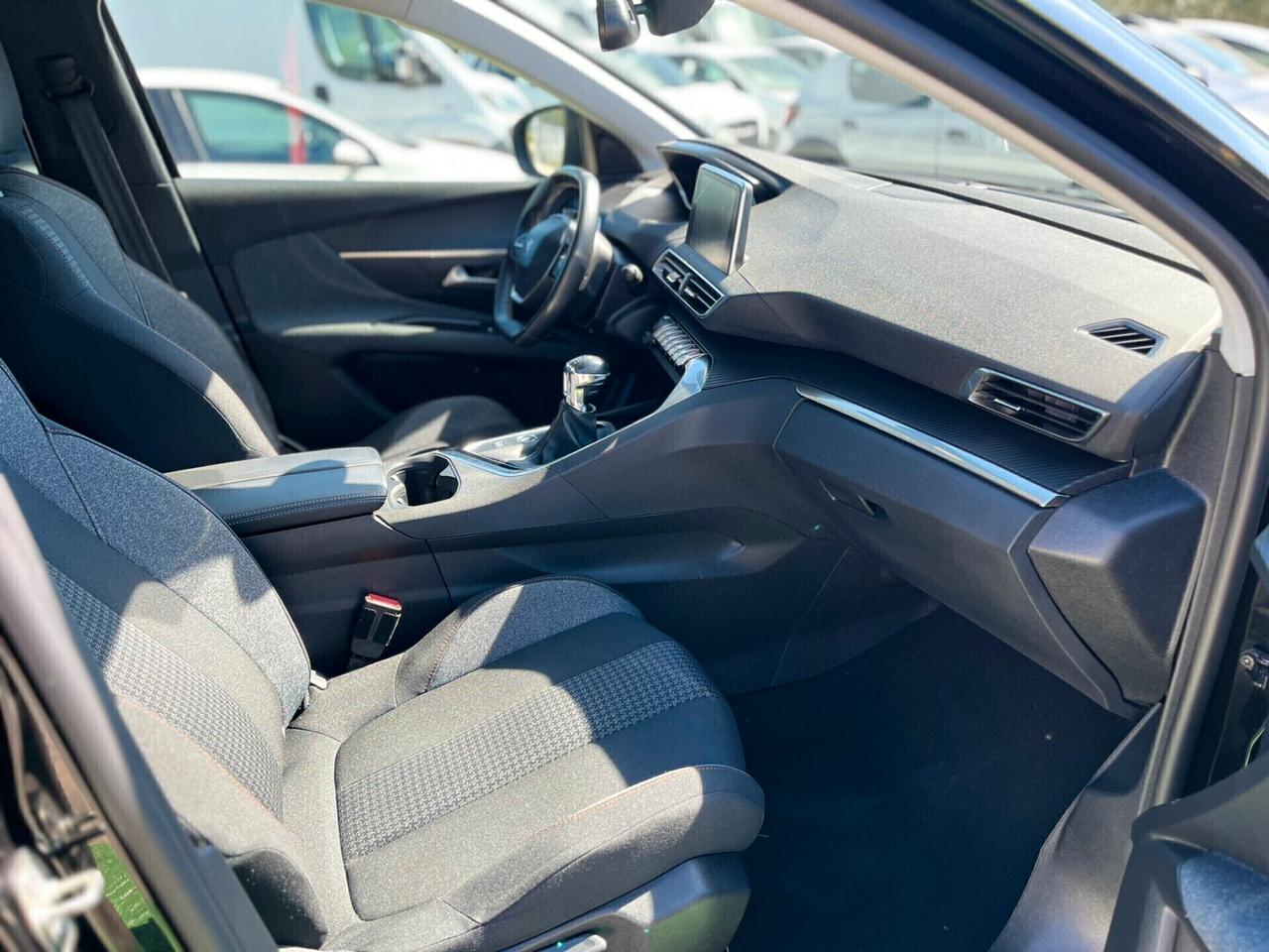 Peugeot 3008 1.5 DIESEL 131CV Allure anno 04/2022