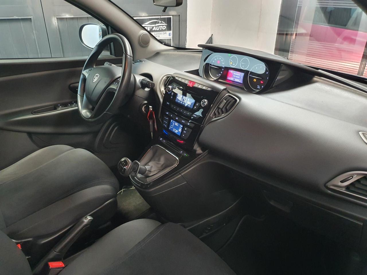 Lancia Ypsilon