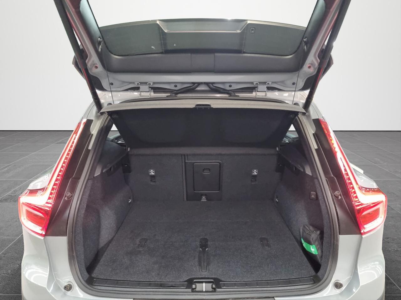 Volvo XC40 B3 automatico Ultimate Dark