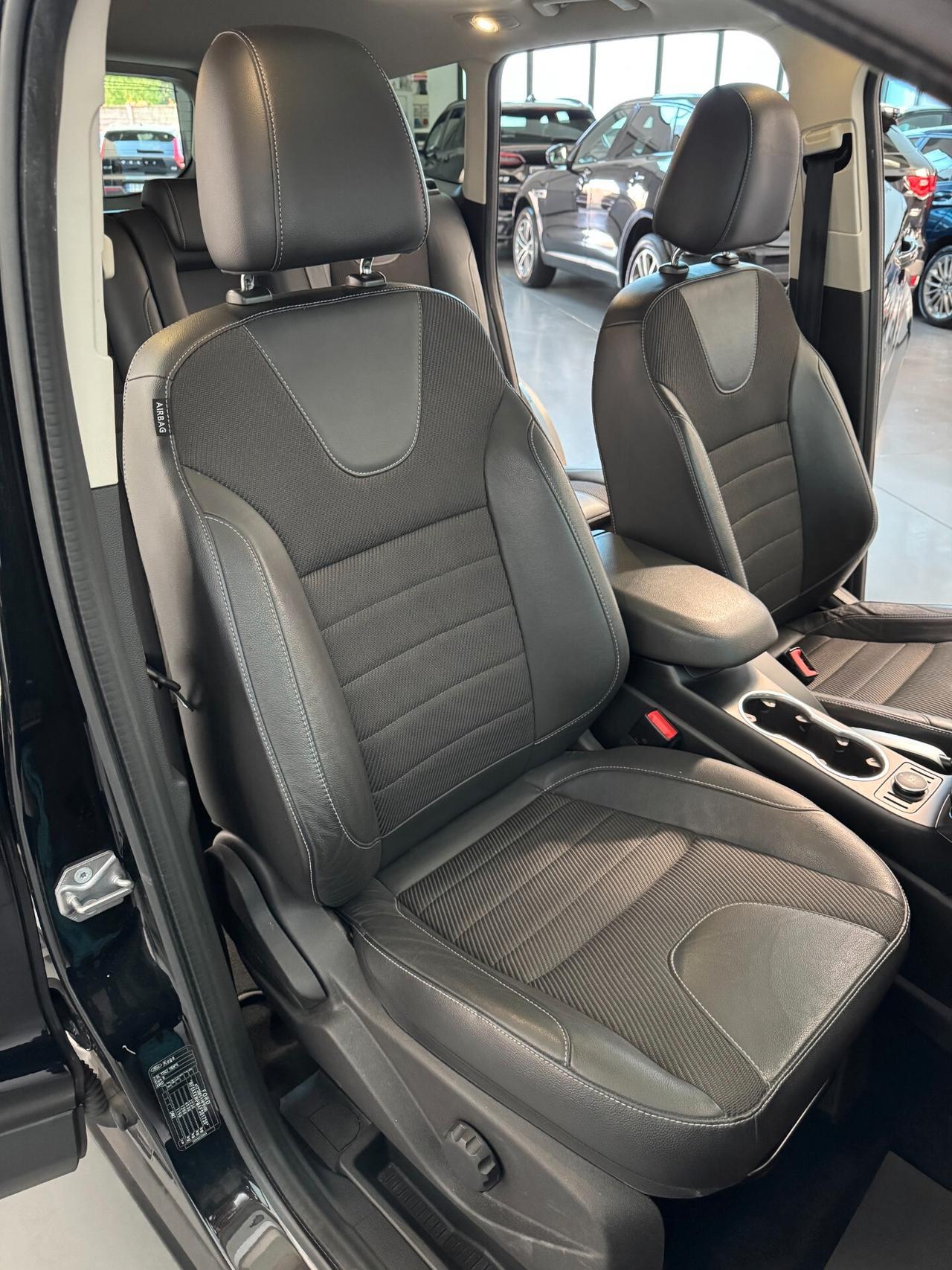 Ford Kuga Titanium tdci 4wd powershift 2.0cc 150cv Auto Navi Bluetooth Retrocamera