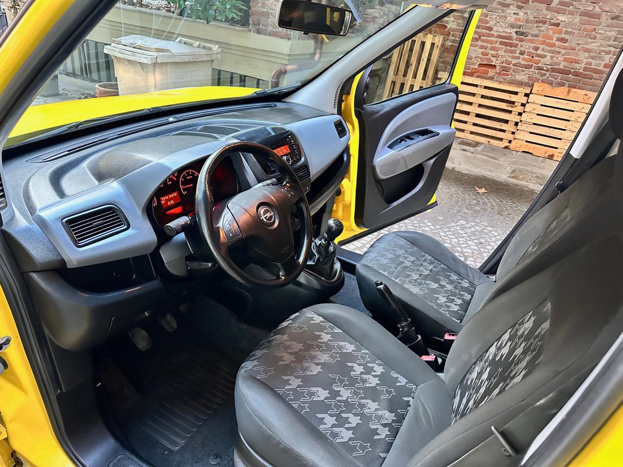 Opel Combo 1.4 (7 POSTI) - No Blocco del Traffico