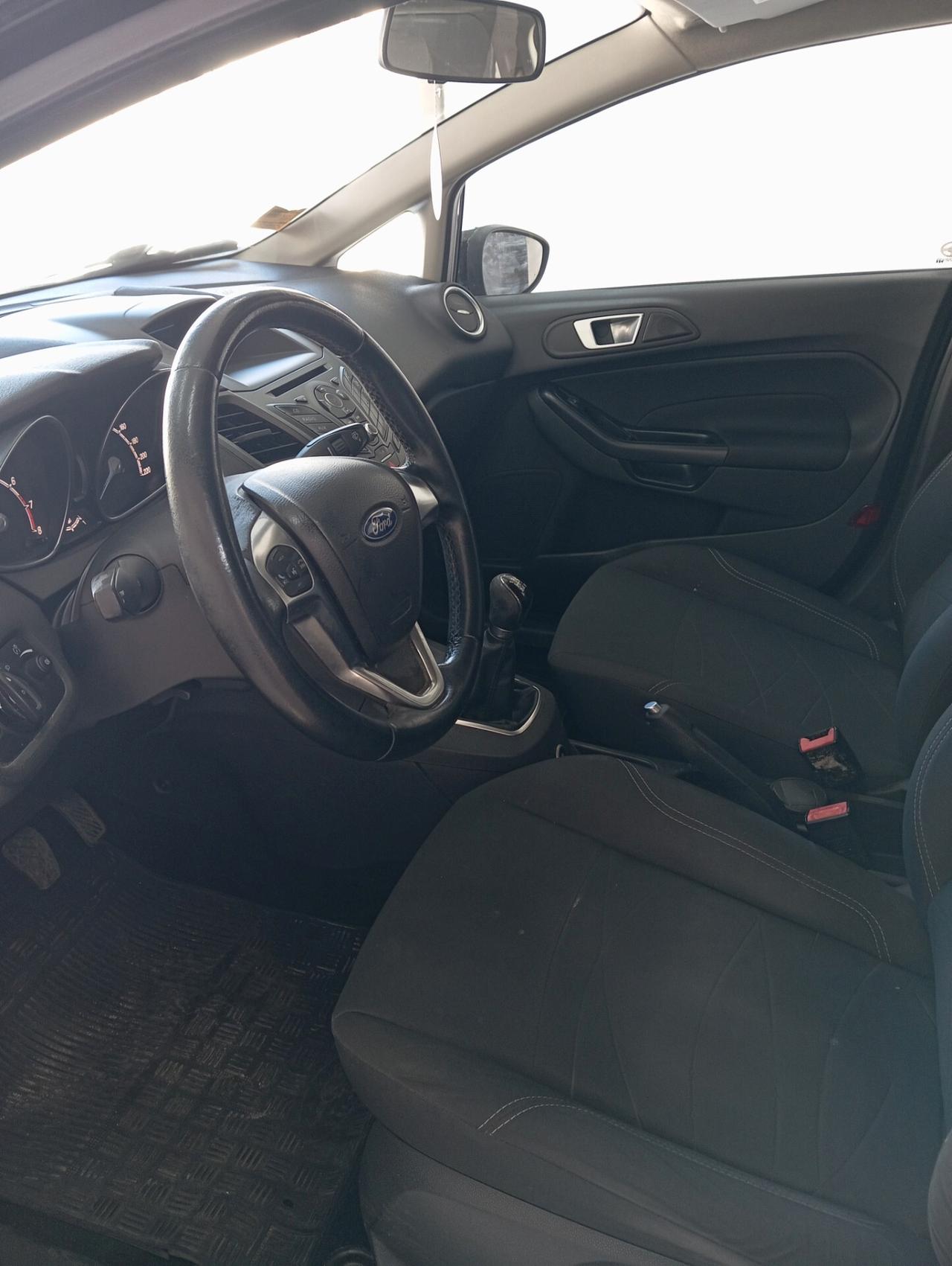 Ford Fiesta 1.4 Benz/GPL 2015 CON GARANZIA