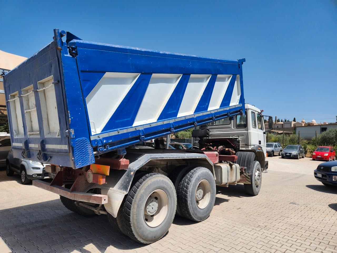 Iveco LKW/TRUCKS 330.30 RIBALTABILE TRILAT