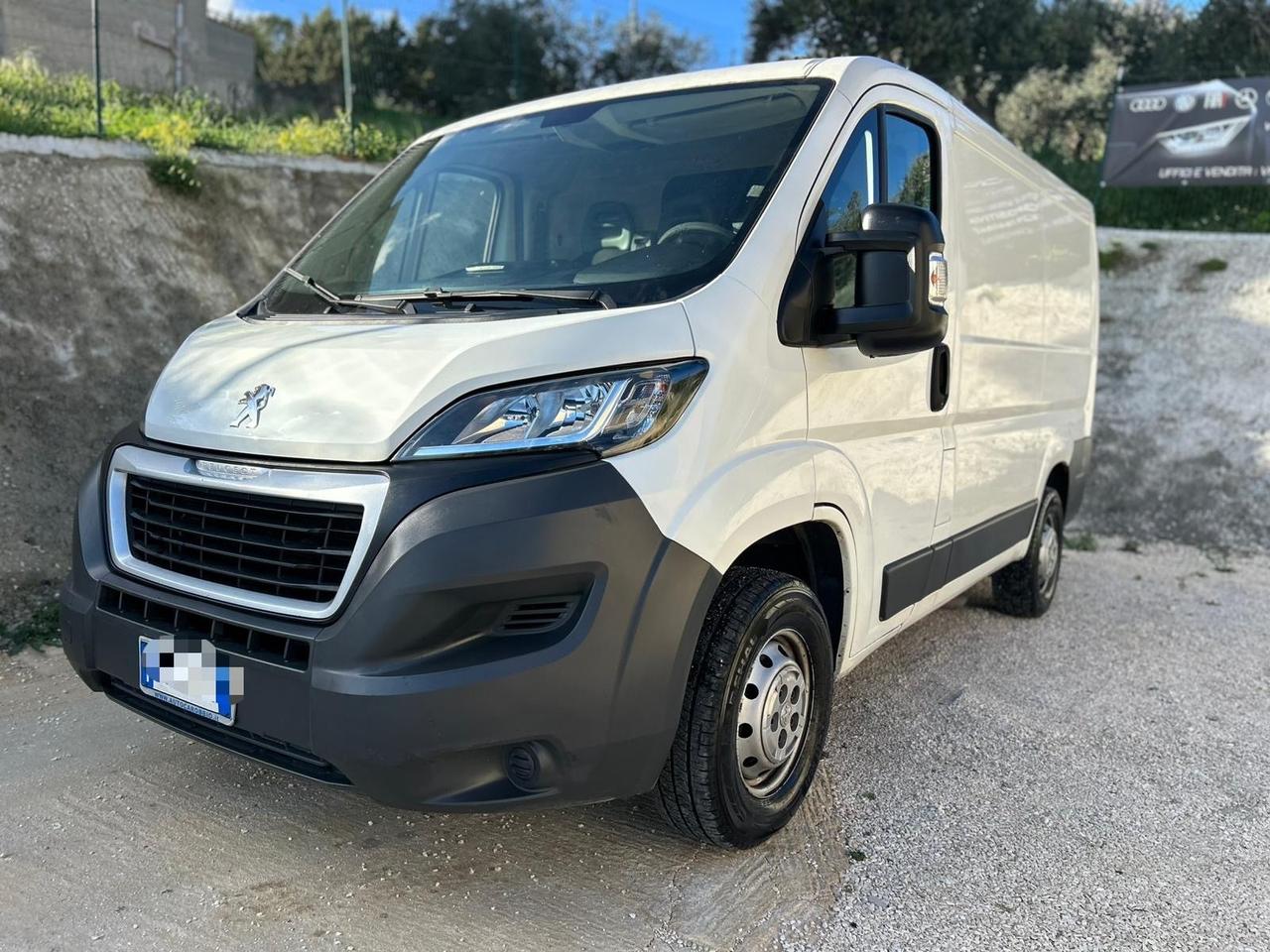 Peugeot Boxer 330 2.0 BlueHDi PC Cabinato