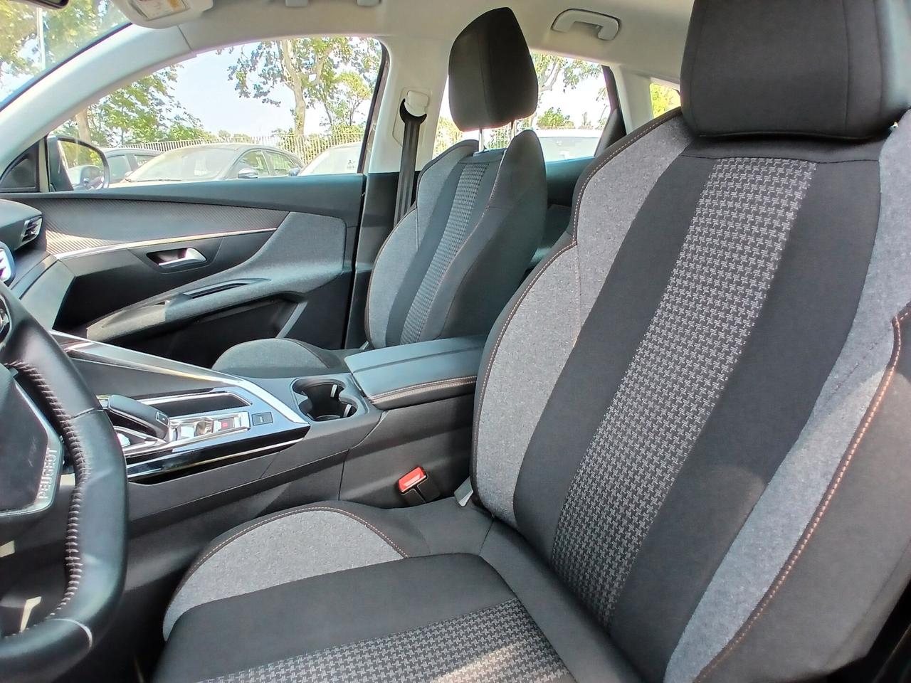 Peugeot 3008 BlueHDi 130 S&S EAT8 Business