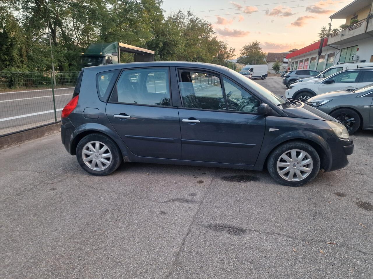 Renault Scenic Grand Scénic 1.9 dCi/130CV PlayStation Portable
