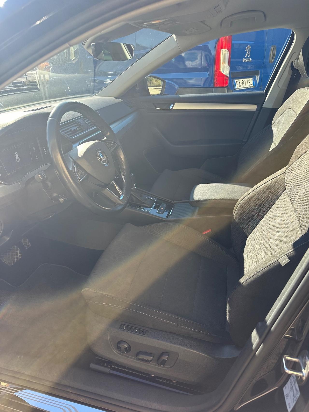 Skoda Superb 2.0 TDI 150 CV SCR DSG Wagon Executive