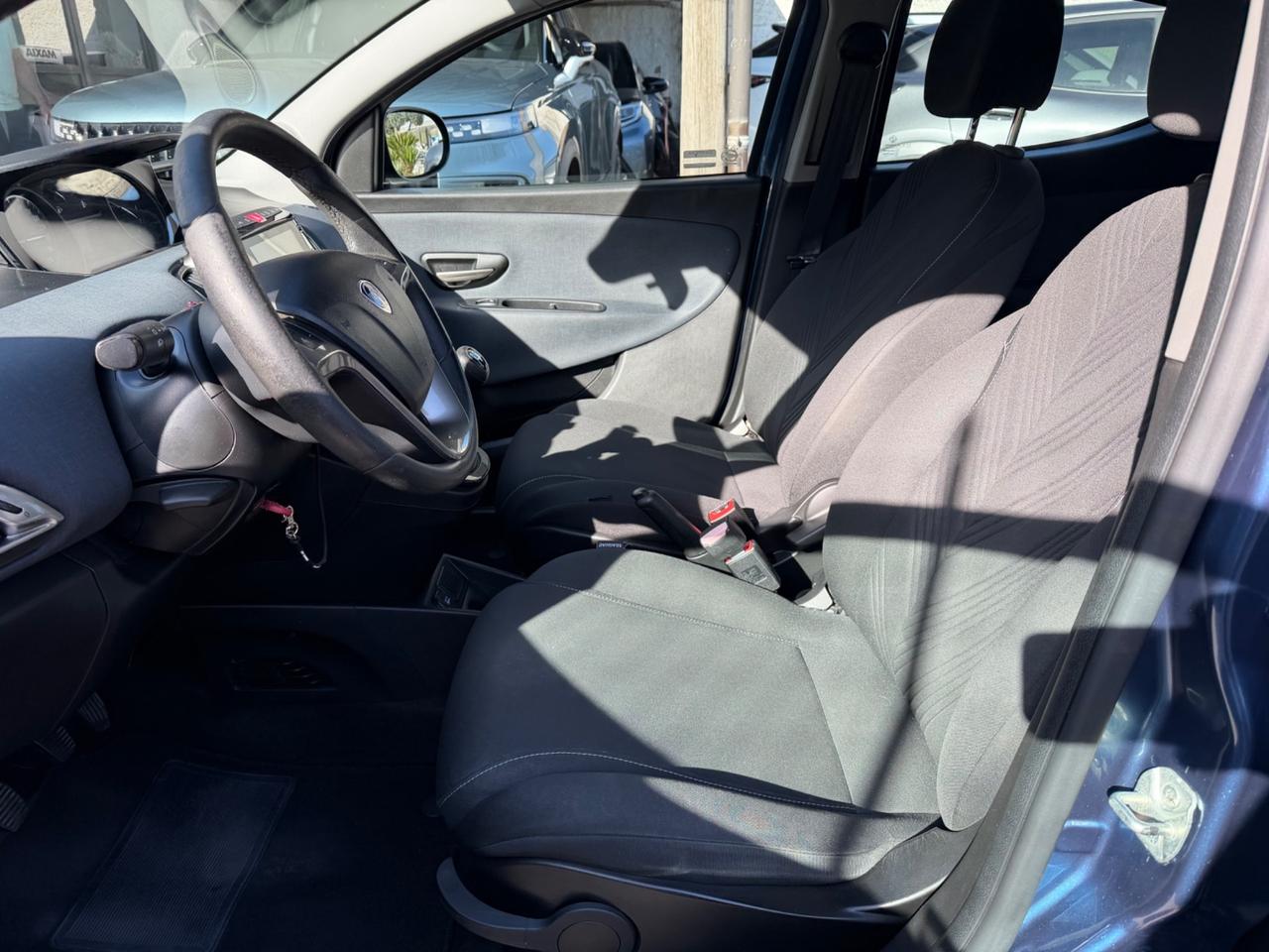 Lancia Ypsilon 1.0 FireFly 5 porte S&S Hybrid Ecochic Silver