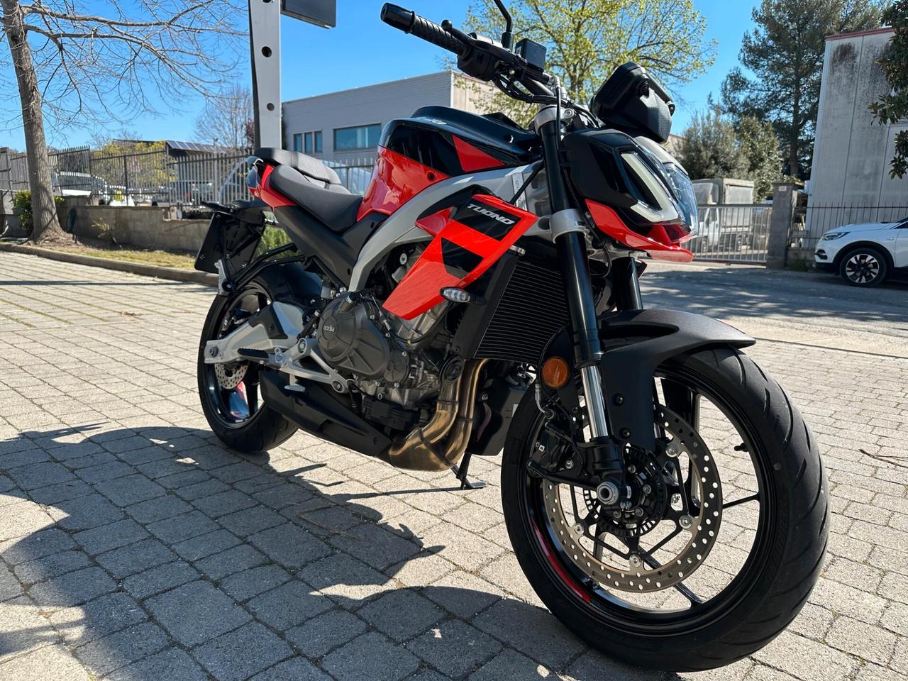 Aprilia Tuono 457