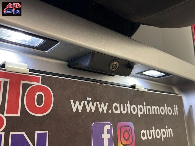 Land Rover Defender 3.0D I6 200 110 SE AWD auto.