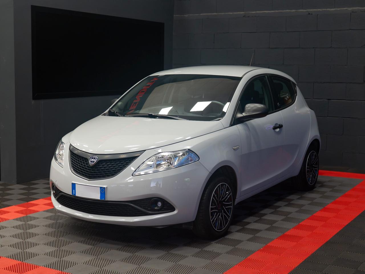 Lancia Ypsilon 1.2 69 cv Benzina e GPL originale