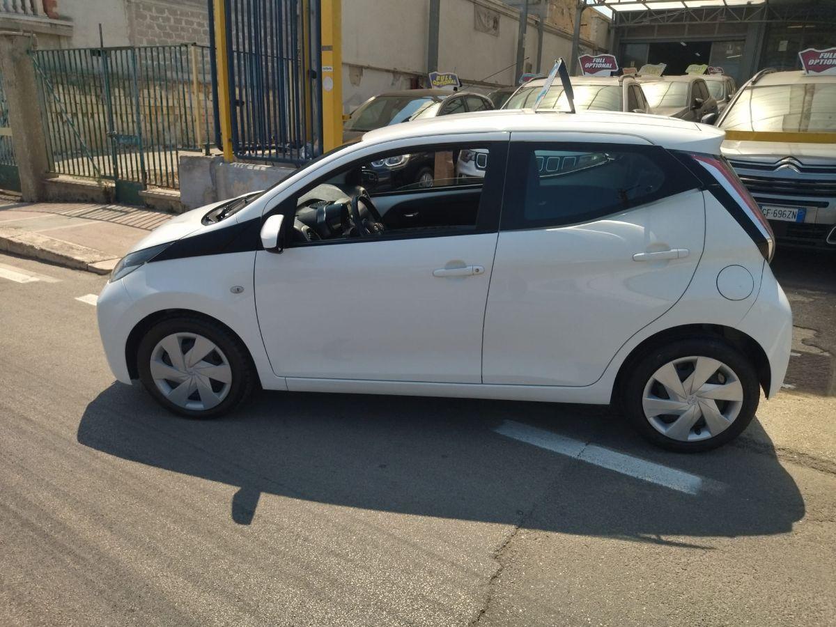 TOYOTA Aygo 1.0 VVT-i 69 CV 5 porte x-cool