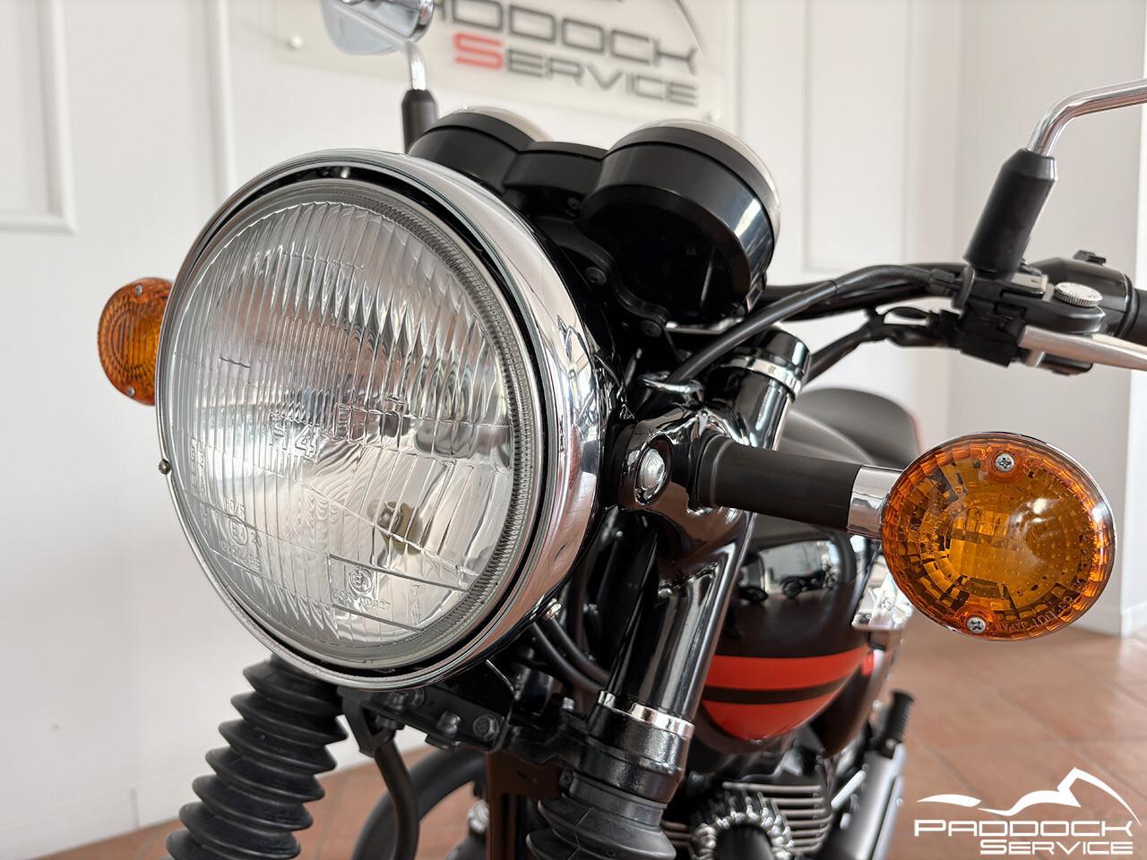 Kawasaki W 800 Special Edition Candy Cardinal Red