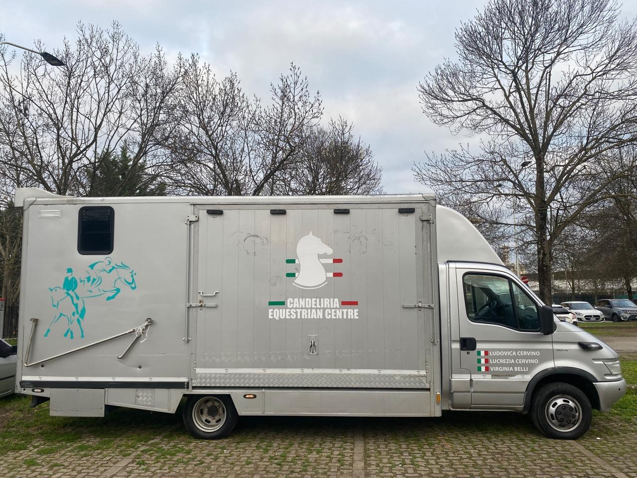 Iveco Daily 50 C11 trasporto per 3 cavalli patente B