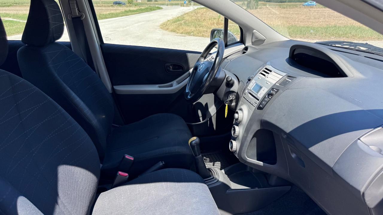 Toyota Yaris 1.0 5 porte Sol
