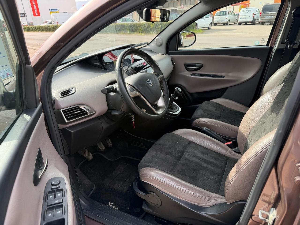 Lancia Ypsilon 1.2 BENZ - 69 CV - 5 porte