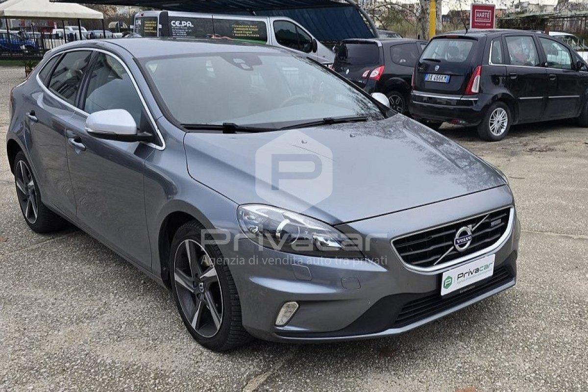 VOLVO V40 D2 R-design Momentum