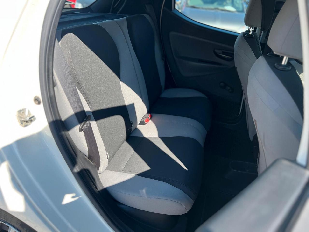 Lancia Ypsilon 1.2 69 CV 5 porte S&S Platinum