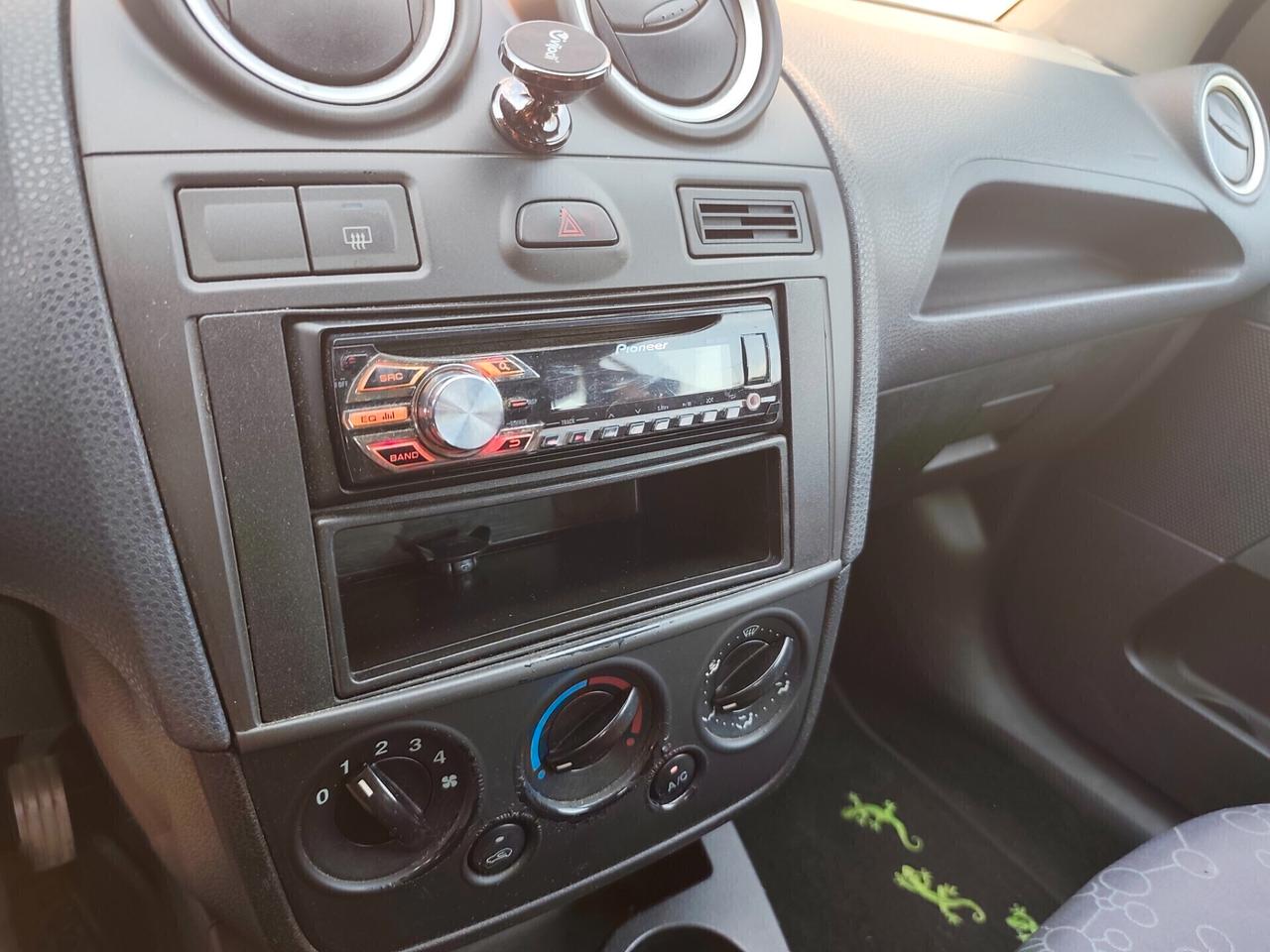 Ford Fiesta 1.2 Benz euro 4 neopatentati