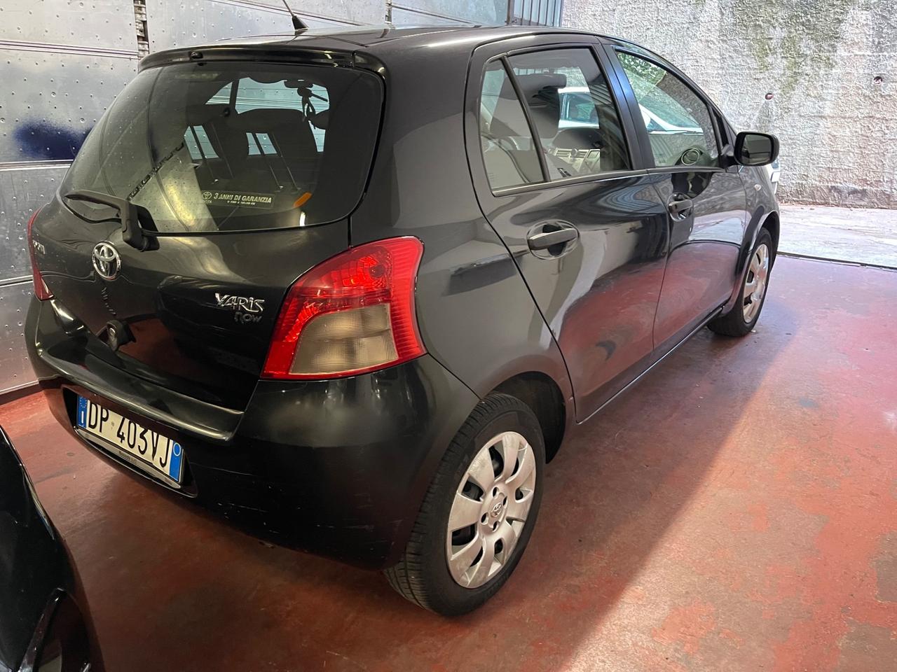Toyota Yaris 1.0 5 porte