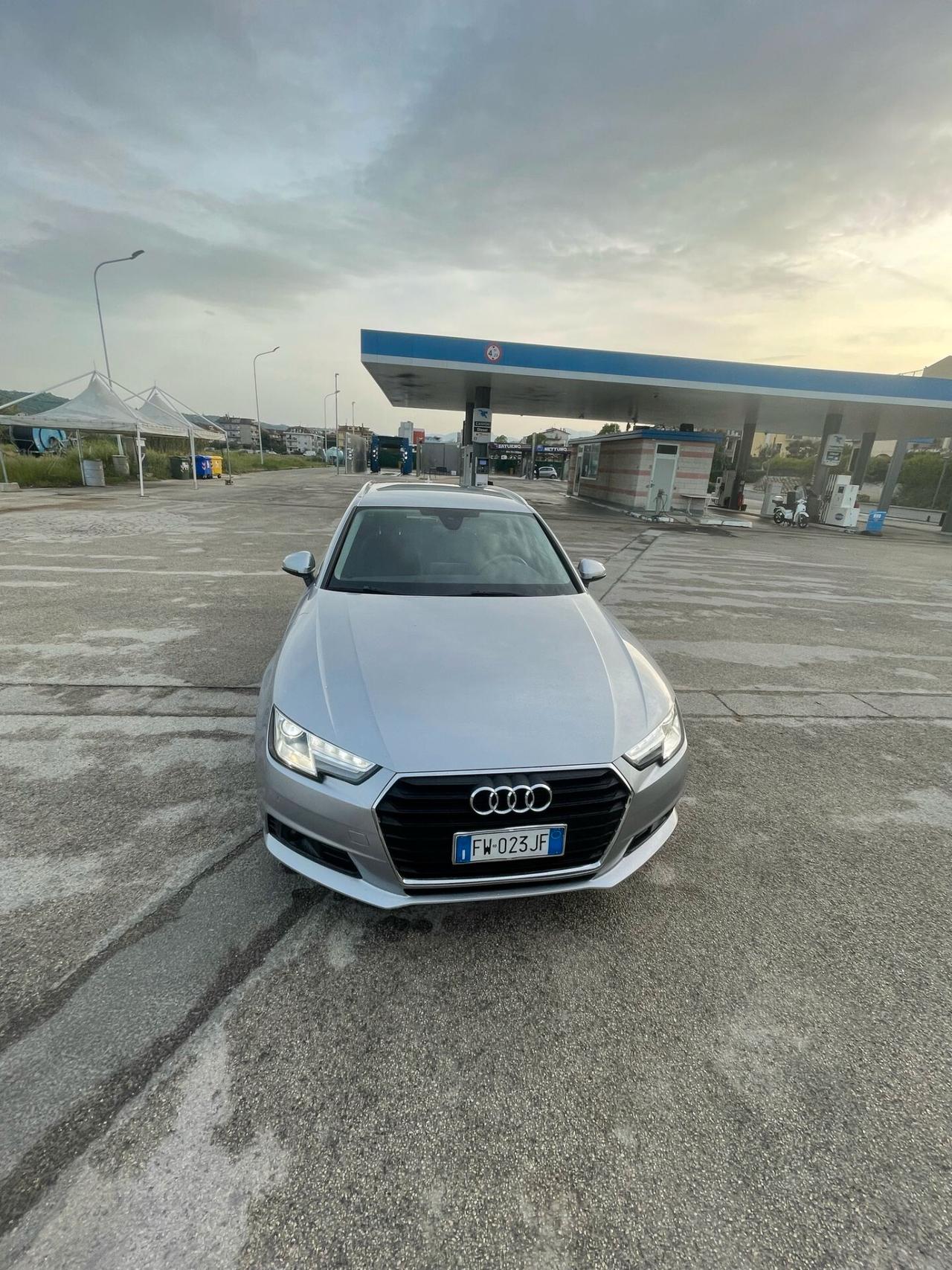 Audi A4 Avant 35 TDI 2.0 150 cv S-tronic S-line edition. Full optional