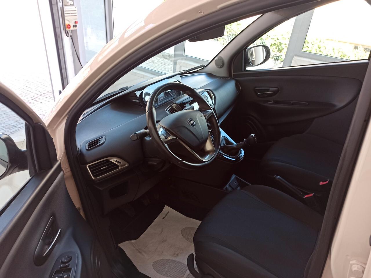 Lancia Ypsilon 1.2 69 CV 5 porte S&S Gold