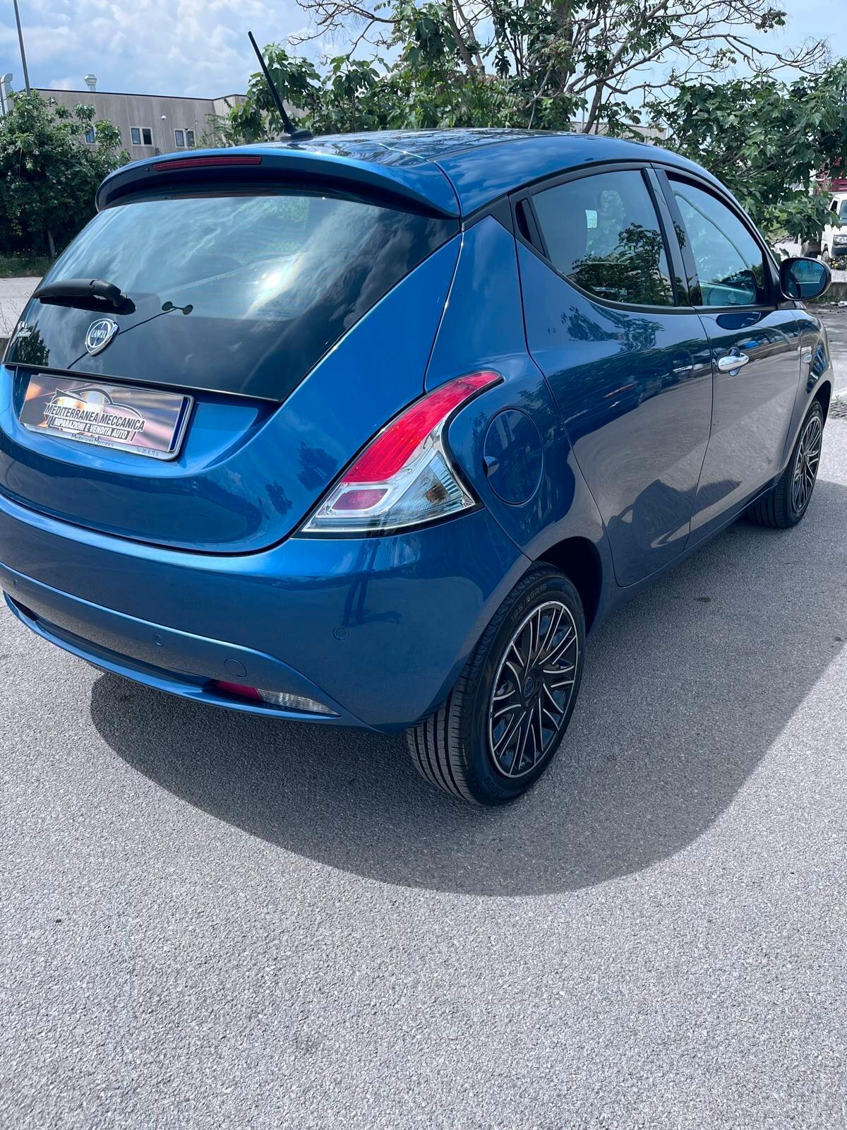 Lancia Ypsilon 1.2 69 CV 5 porte GPL Alberta Ferretti