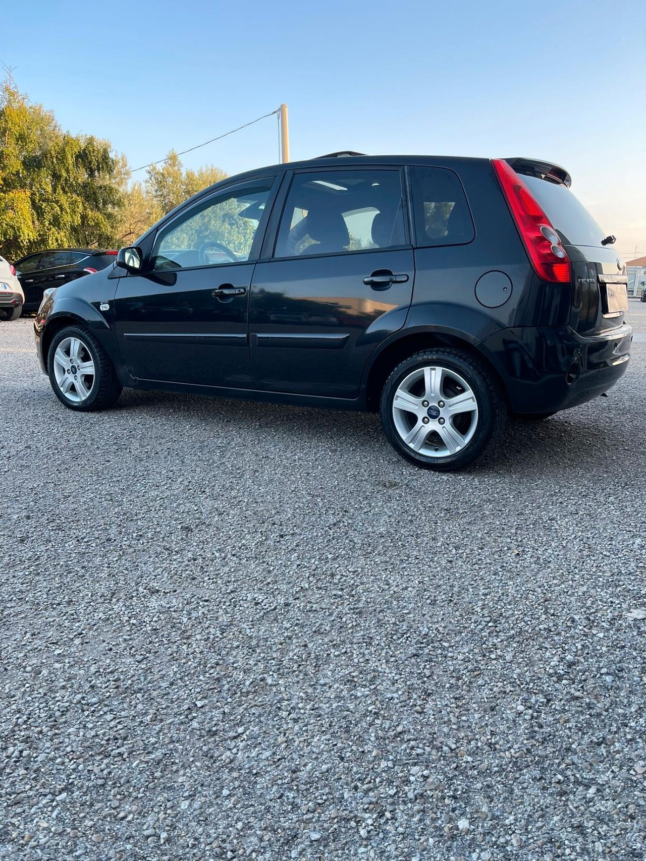 Ford Fiesta 1.4 TDCi - NEOPATENTATI - PERMUTO