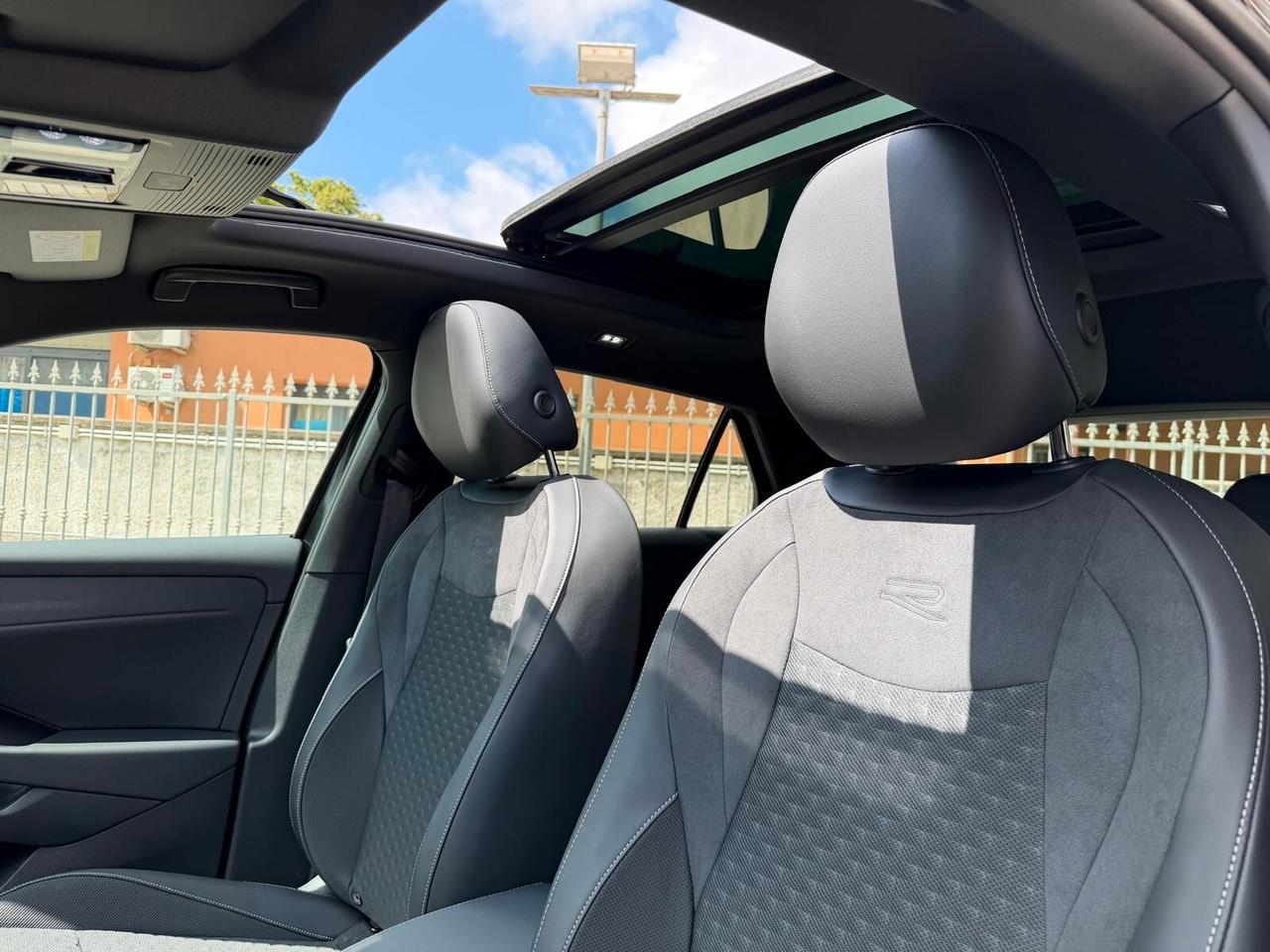 Volkswagen T-Roc 1.5 eTSI ACT 150 CV DSG R-Line