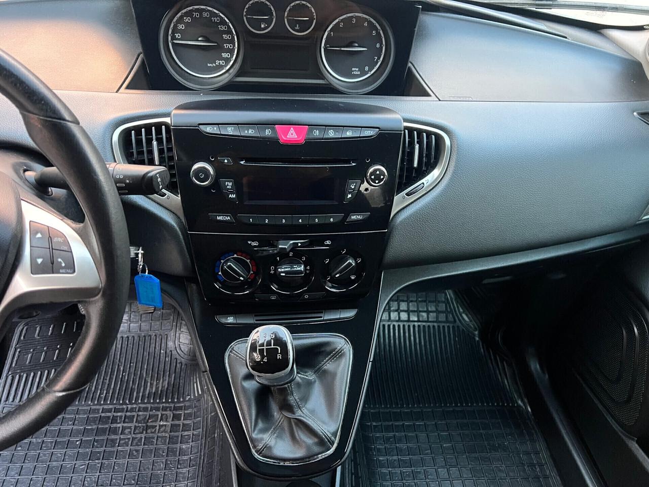Lancia Ypsilon 1.2 benzina 69cv Gold 2014 full optional