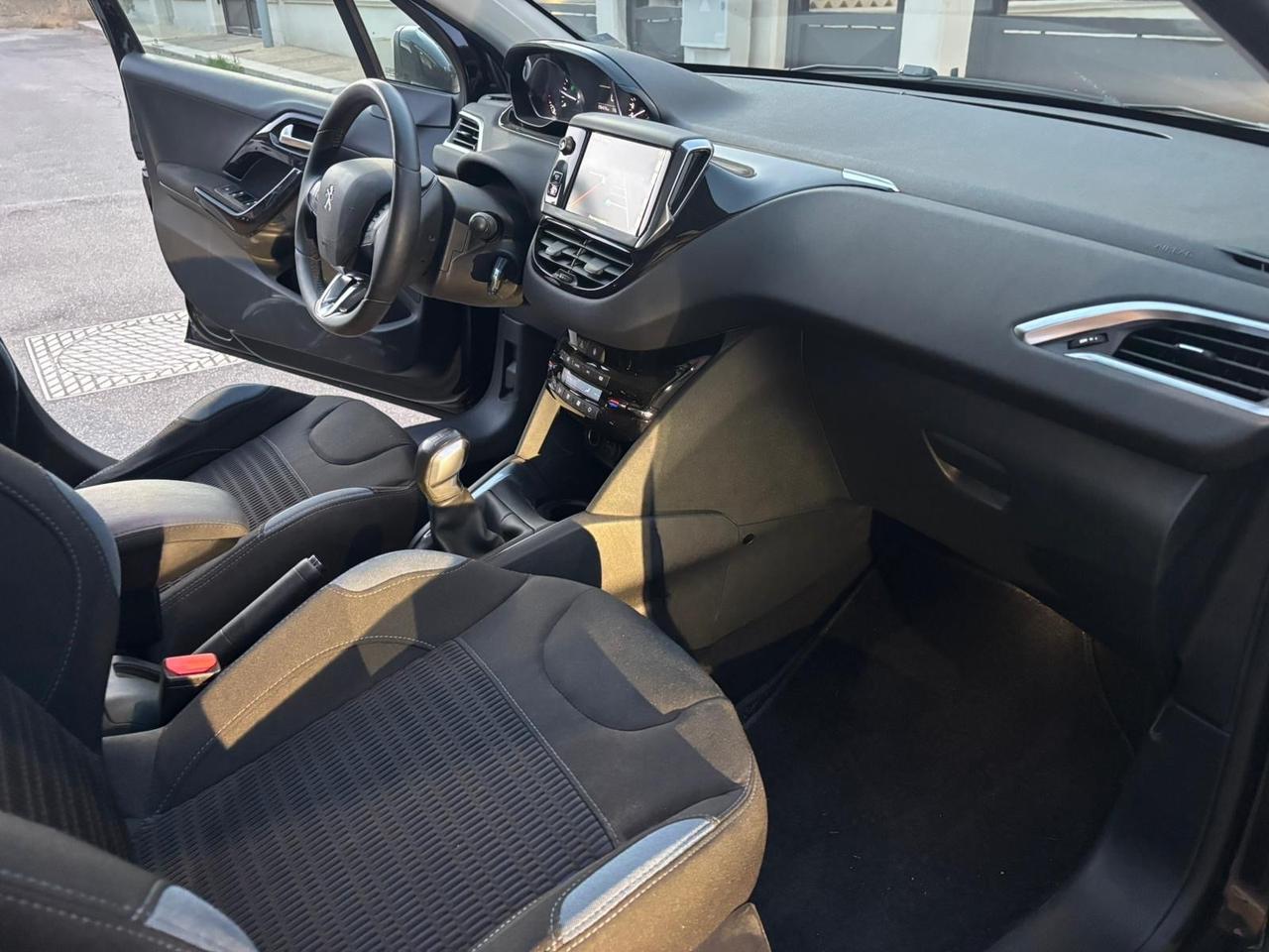 Peugeot 208 1.4 HDi 68 CV 5 porte Allure