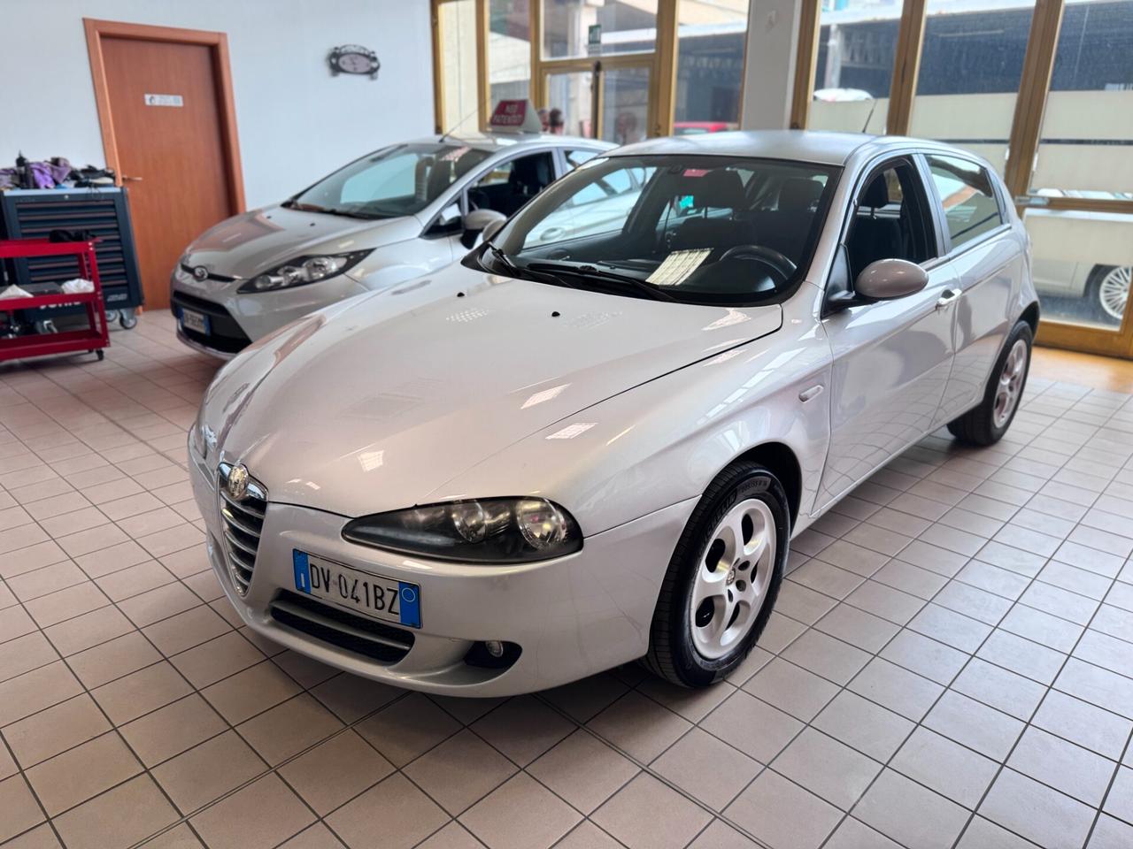 Alfa Romeo 147 1.9 JTD (120) 5 porte Distinctive