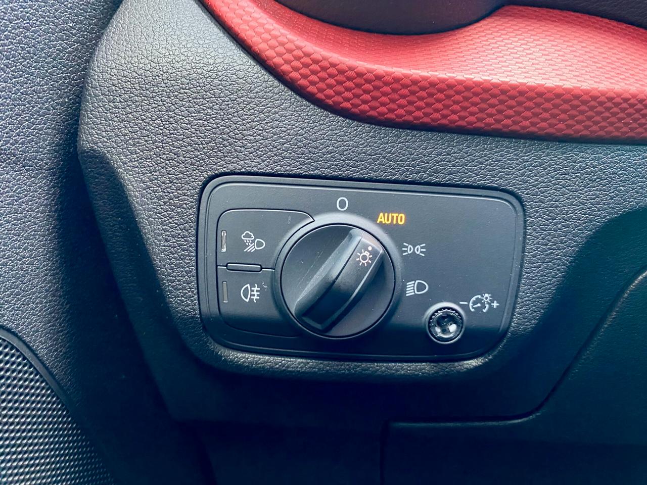 Audi Q2 30 1.6 tdi S line Edition s-tronic 116cv GANCIO TRAINO