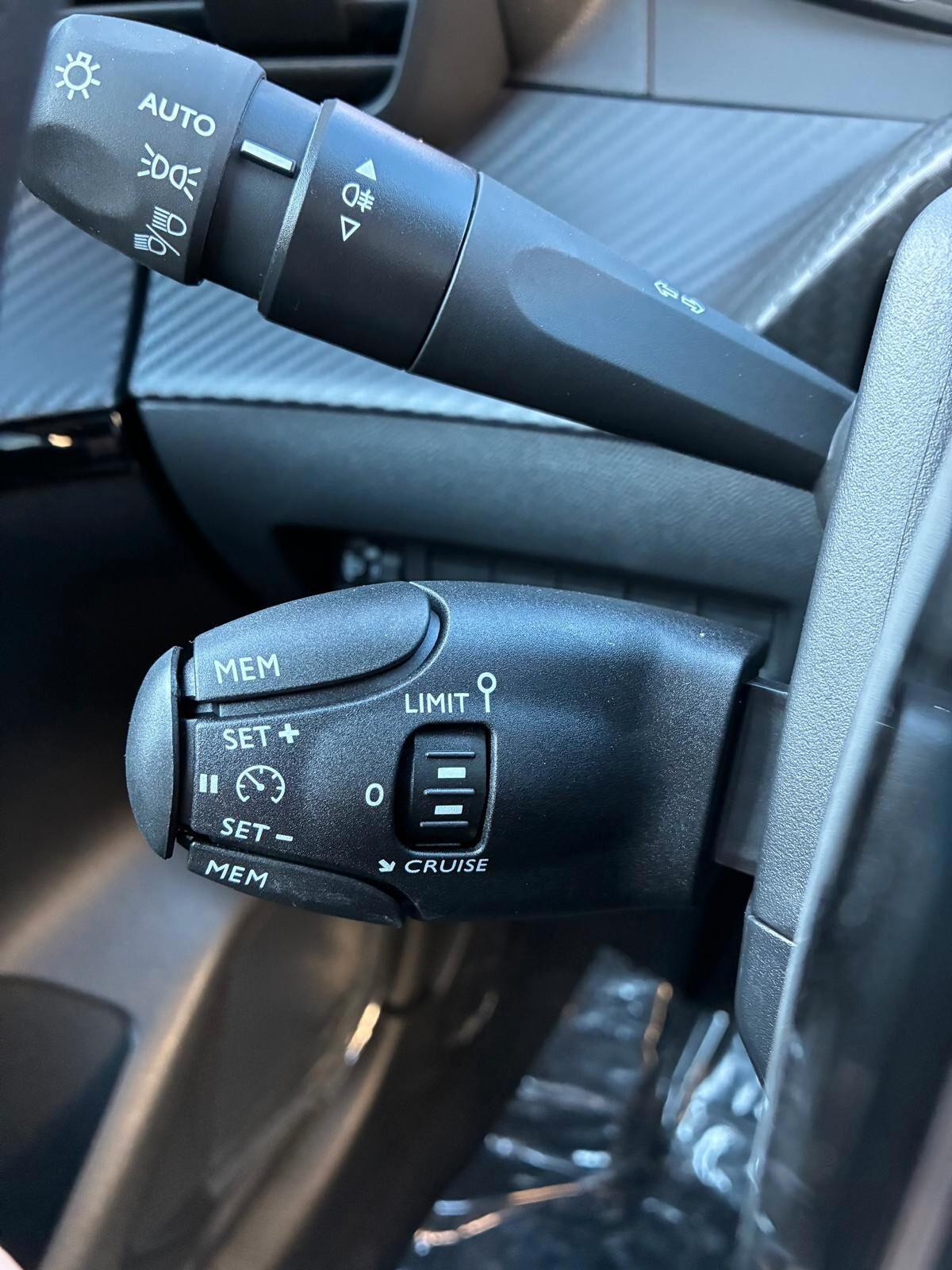 Peugeot 208 PureTech 100cv STYLE