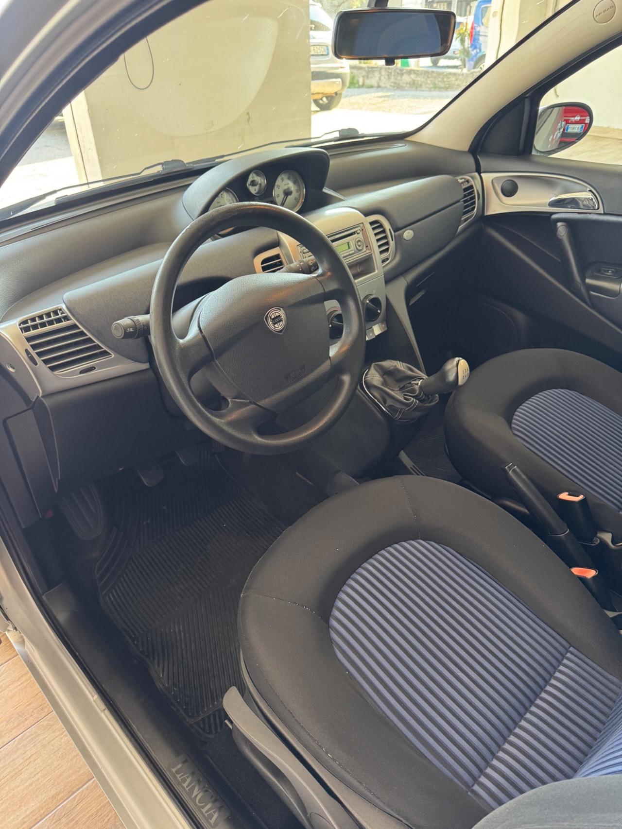 Lancia Ypsilon 1.3 MJT 75 CV Platino