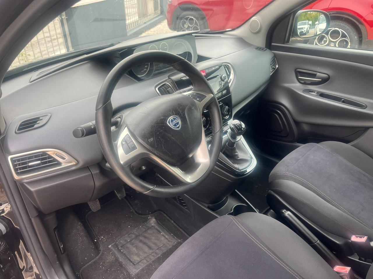 Lancia Ypsilon 1.2 69 CV 5 porte Gold
