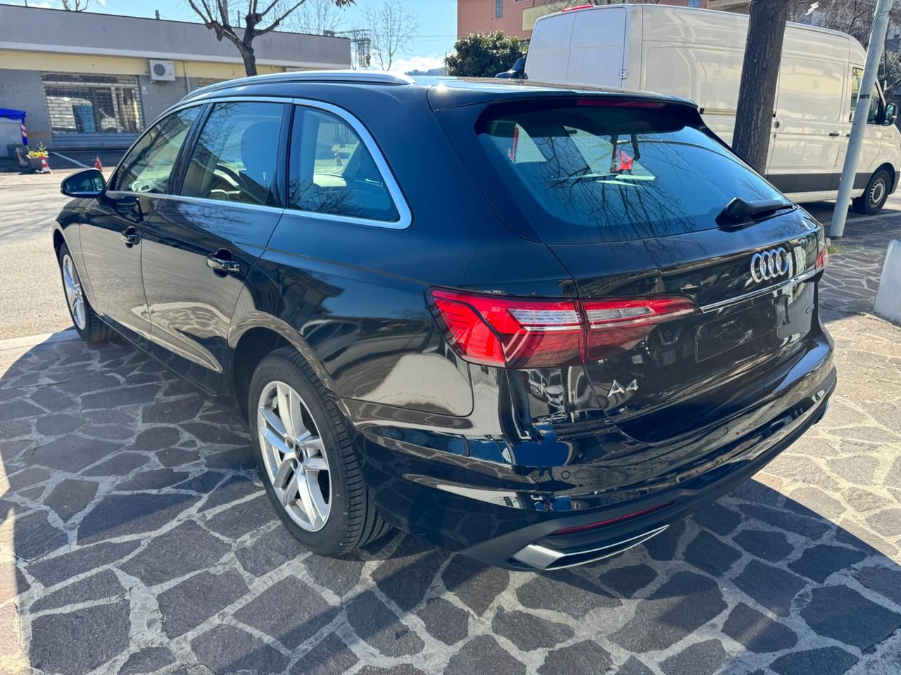 Audi A4 Avant 40 TDI quattro S tronic Business Advanced