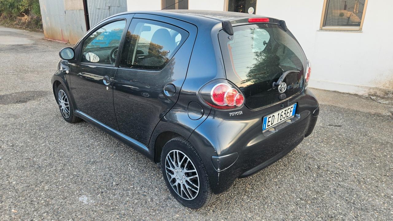 Toyota Aygo 1.0 12V VVT-i 5 porte Sol Red Edition